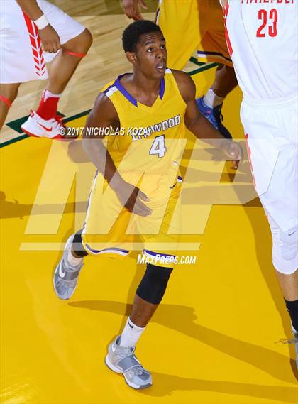 Thumbnail 2 in Mater Dei vs. Lynwood (The Classic at Damien) photogallery.