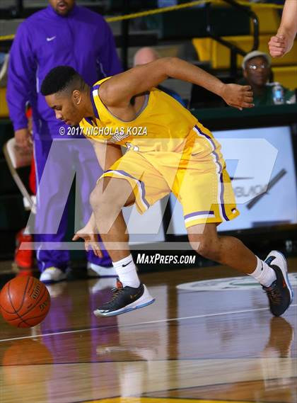 Thumbnail 2 in Mater Dei vs. Lynwood (The Classic at Damien) photogallery.