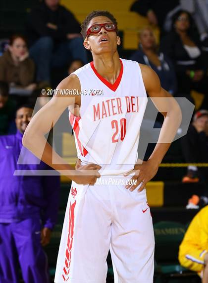 Thumbnail 1 in Mater Dei vs. Lynwood (The Classic at Damien) photogallery.