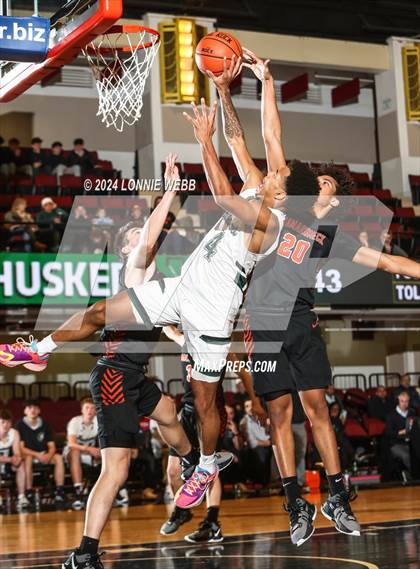 Thumbnail 3 in Yorktown vs. Mamaroneck (Slam Dunk Showcase) photogallery.