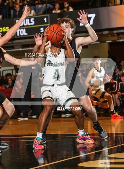 Thumbnail 2 in Yorktown vs. Mamaroneck (Slam Dunk Showcase) photogallery.