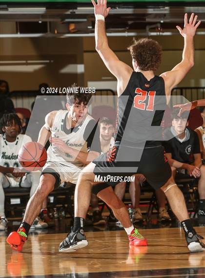Thumbnail 3 in Yorktown vs. Mamaroneck (Slam Dunk Showcase) photogallery.