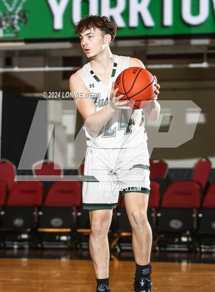 Thumbnail 3 in Yorktown vs. Mamaroneck (Slam Dunk Showcase) photogallery.