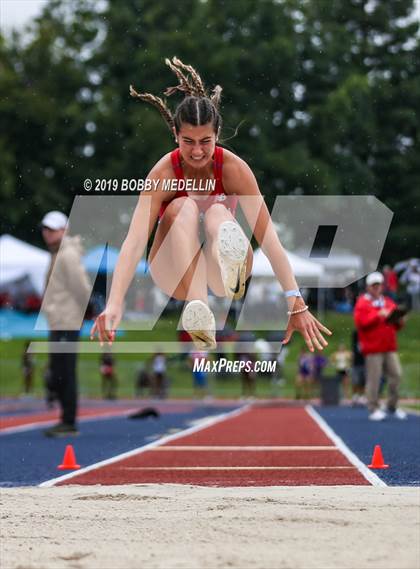 Thumbnail 3 in CIF Central Section Masters Track & Field Championship photogallery.