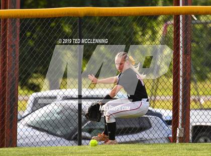 Thumbnail 3 in Farmington vs. Brookland (AAA 4A Semifinal) photogallery.