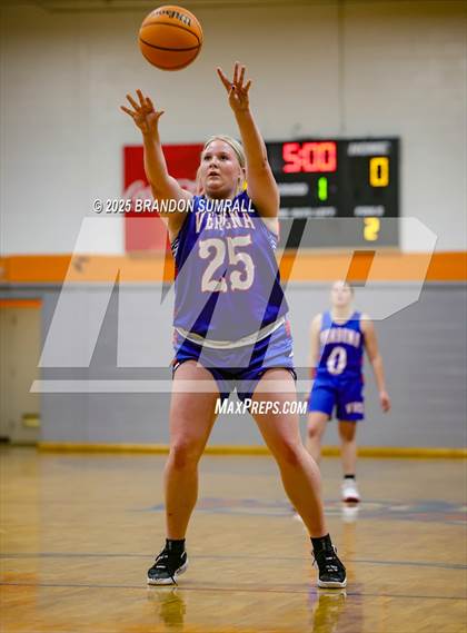 Thumbnail 3 in Maplesville vs Verbena (Chilton County Tournament Round 1) photogallery.