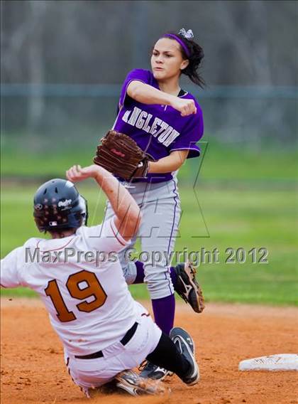 Thumbnail 3 in Alvin vs Angleton (Brazosport Classic) photogallery.