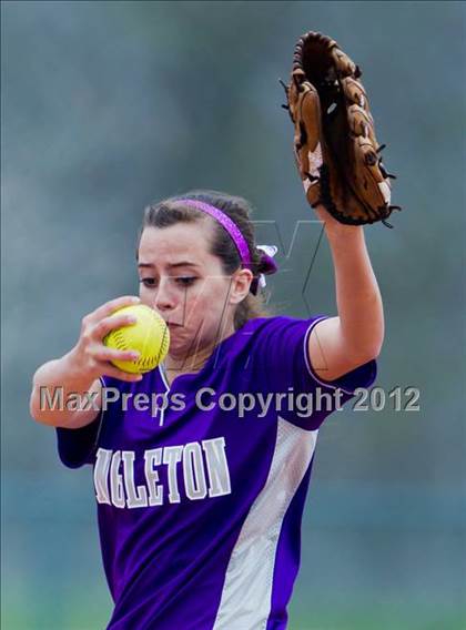 Thumbnail 3 in Alvin vs Angleton (Brazosport Classic) photogallery.