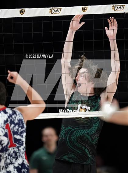 Thumbnail 2 in Patrick Henry vs. Maggie Walker (VHSL Class 4 State Final) photogallery.