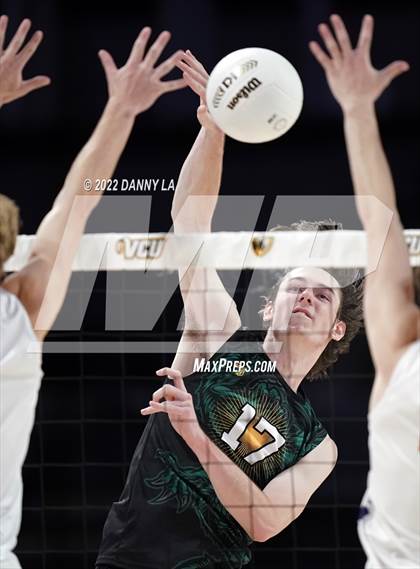 Thumbnail 3 in Patrick Henry vs. Maggie Walker (VHSL Class 4 State Final) photogallery.