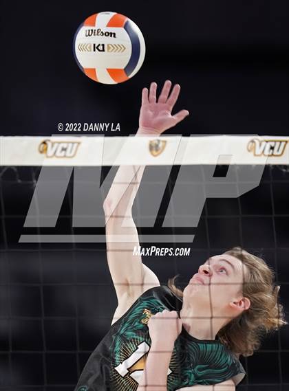 Thumbnail 2 in Patrick Henry vs. Maggie Walker (VHSL Class 4 State Final) photogallery.