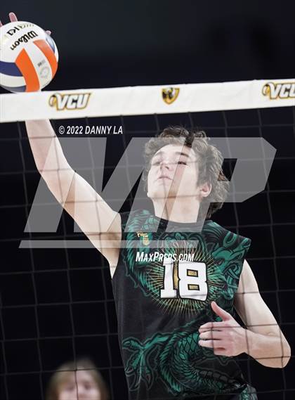 Thumbnail 3 in Patrick Henry vs. Maggie Walker (VHSL Class 4 State Final) photogallery.