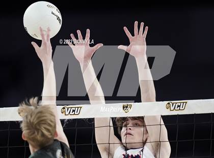 Thumbnail 1 in Patrick Henry vs. Maggie Walker (VHSL Class 4 State Final) photogallery.