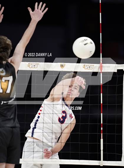 Thumbnail 2 in Patrick Henry vs. Maggie Walker (VHSL Class 4 State Final) photogallery.