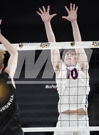 Thumbnail 3 in Patrick Henry vs. Maggie Walker (VHSL Class 4 State Final) photogallery.