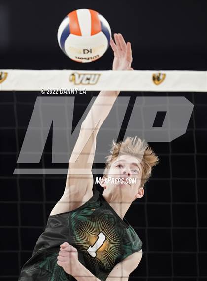 Thumbnail 2 in Patrick Henry vs. Maggie Walker (VHSL Class 4 State Final) photogallery.