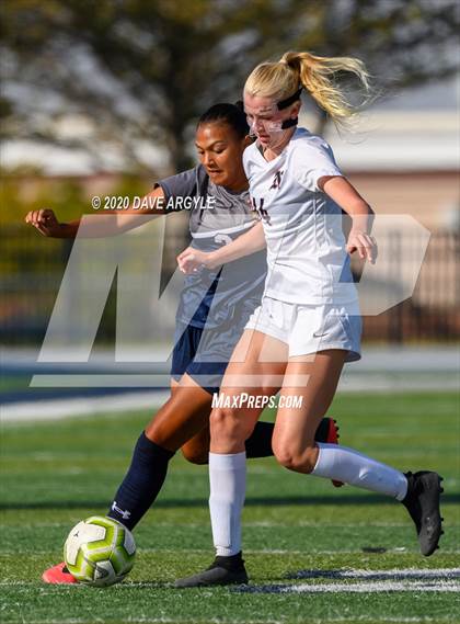 Thumbnail 1 in Hunter vs. Northridge (UHSAA 6A First Round) photogallery.
