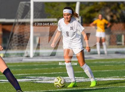 Thumbnail 3 in Hunter vs. Northridge (UHSAA 6A First Round) photogallery.