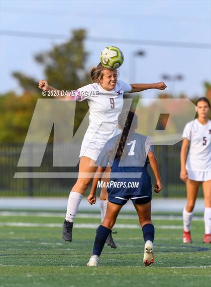 Thumbnail 2 in Hunter vs. Northridge (UHSAA 6A First Round) photogallery.