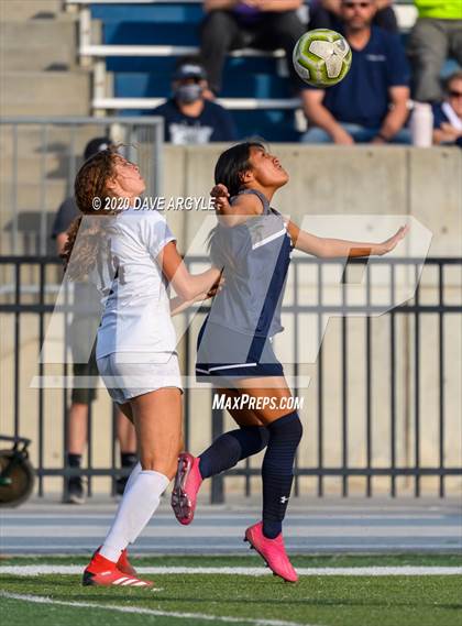 Thumbnail 3 in Hunter vs. Northridge (UHSAA 6A First Round) photogallery.