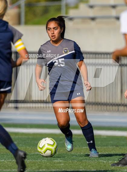 Thumbnail 2 in Hunter vs. Northridge (UHSAA 6A First Round) photogallery.