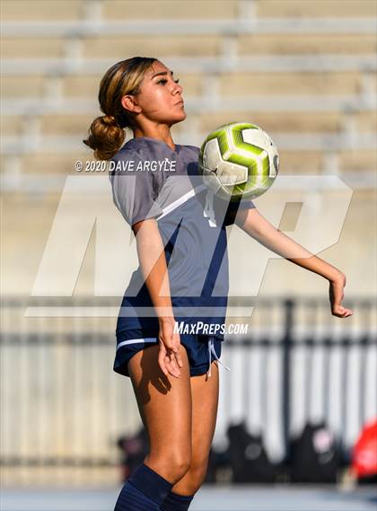 Thumbnail 2 in Hunter vs. Northridge (UHSAA 6A First Round) photogallery.