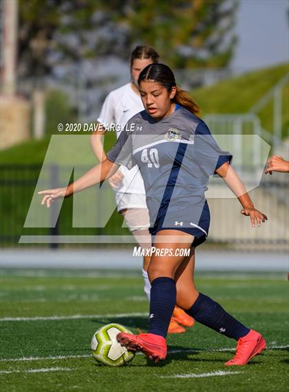 Thumbnail 2 in Hunter vs. Northridge (UHSAA 6A First Round) photogallery.
