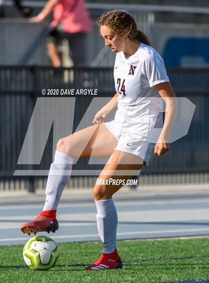 Thumbnail 2 in Hunter vs. Northridge (UHSAA 6A First Round) photogallery.