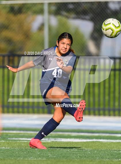 Thumbnail 1 in Hunter vs. Northridge (UHSAA 6A First Round) photogallery.