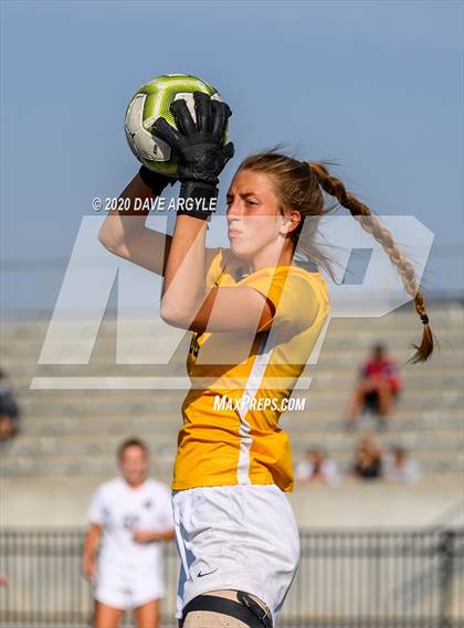Thumbnail 2 in Hunter vs. Northridge (UHSAA 6A First Round) photogallery.