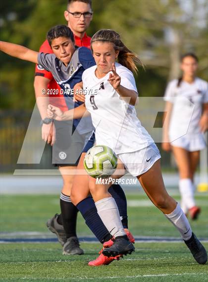 Thumbnail 2 in Hunter vs. Northridge (UHSAA 6A First Round) photogallery.