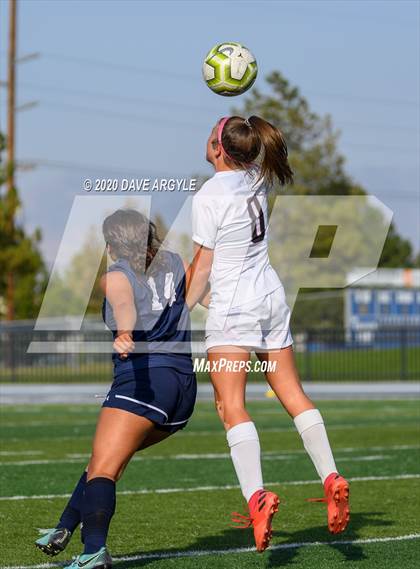 Thumbnail 2 in Hunter vs. Northridge (UHSAA 6A First Round) photogallery.