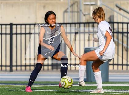 Thumbnail 2 in Hunter vs. Northridge (UHSAA 6A First Round) photogallery.