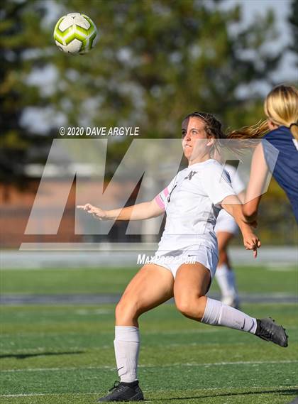 Thumbnail 3 in Hunter vs. Northridge (UHSAA 6A First Round) photogallery.