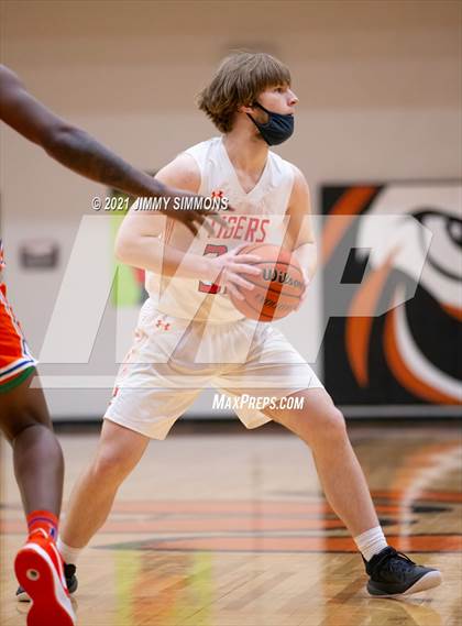Thumbnail 3 in East St. Louis @ Edwardsville (IHSA SWC Championship) photogallery.