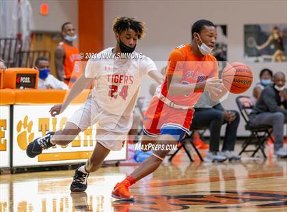 Thumbnail 3 in East St. Louis @ Edwardsville (IHSA SWC Championship) photogallery.
