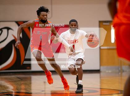 Thumbnail 3 in East St. Louis @ Edwardsville (IHSA SWC Championship) photogallery.