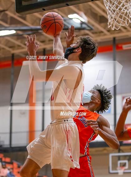 Thumbnail 3 in East St. Louis @ Edwardsville (IHSA SWC Championship) photogallery.