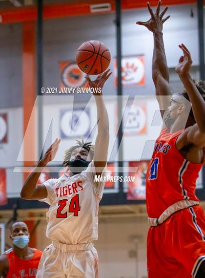 Thumbnail 2 in East St. Louis @ Edwardsville (IHSA SWC Championship) photogallery.