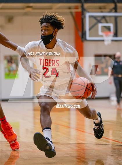 Thumbnail 1 in East St. Louis @ Edwardsville (IHSA SWC Championship) photogallery.