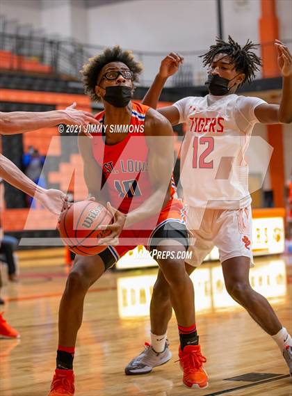 Thumbnail 2 in East St. Louis @ Edwardsville (IHSA SWC Championship) photogallery.