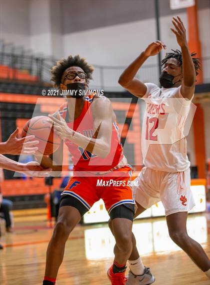 Thumbnail 1 in East St. Louis @ Edwardsville (IHSA SWC Championship) photogallery.