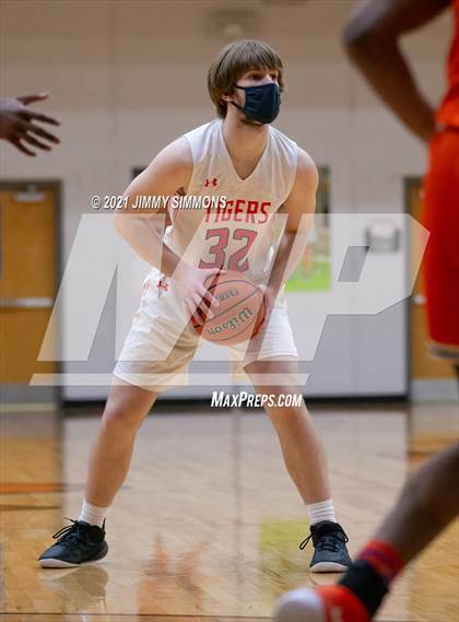 Thumbnail 2 in East St. Louis @ Edwardsville (IHSA SWC Championship) photogallery.