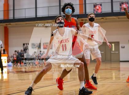 Thumbnail 3 in East St. Louis @ Edwardsville (IHSA SWC Championship) photogallery.