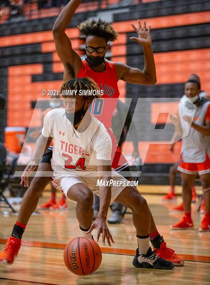 Thumbnail 1 in East St. Louis @ Edwardsville (IHSA SWC Championship) photogallery.