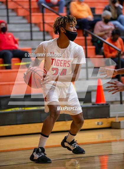 Thumbnail 3 in East St. Louis @ Edwardsville (IHSA SWC Championship) photogallery.