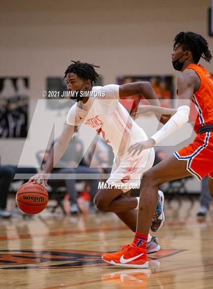 Thumbnail 1 in East St. Louis @ Edwardsville (IHSA SWC Championship) photogallery.