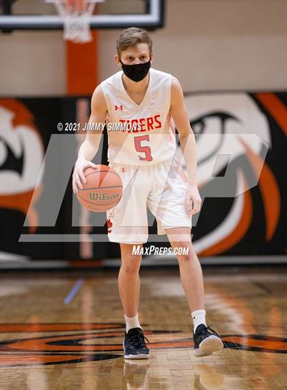 Thumbnail 1 in East St. Louis @ Edwardsville (IHSA SWC Championship) photogallery.