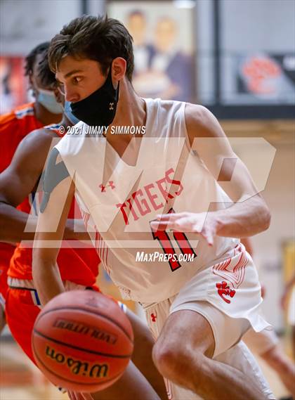 Thumbnail 2 in East St. Louis @ Edwardsville (IHSA SWC Championship) photogallery.
