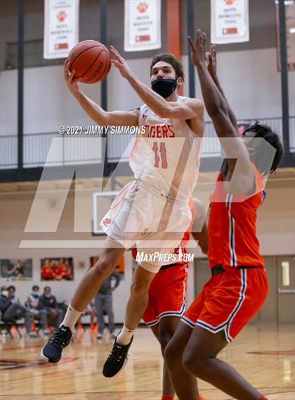 Thumbnail 1 in East St. Louis @ Edwardsville (IHSA SWC Championship) photogallery.